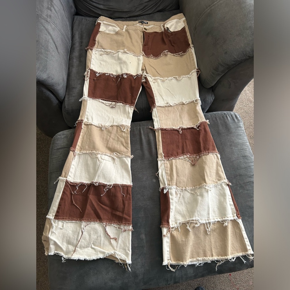 Women’s distressed pants